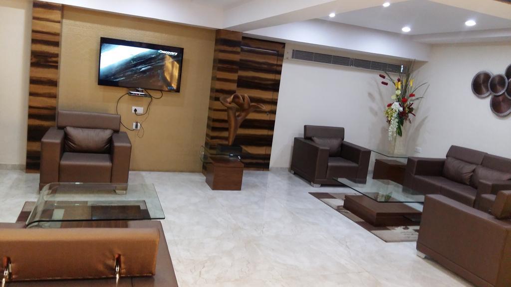 Pride Biznotel Vadodara Dış mekan fotoğraf