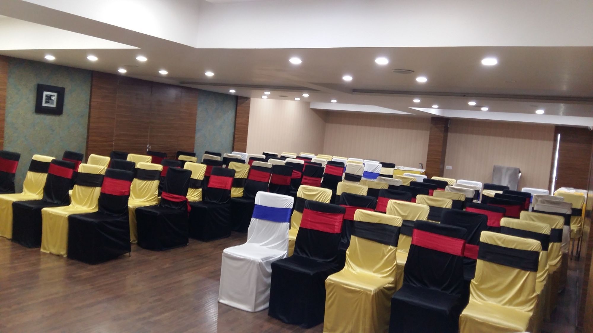 Pride Biznotel Vadodara Dış mekan fotoğraf