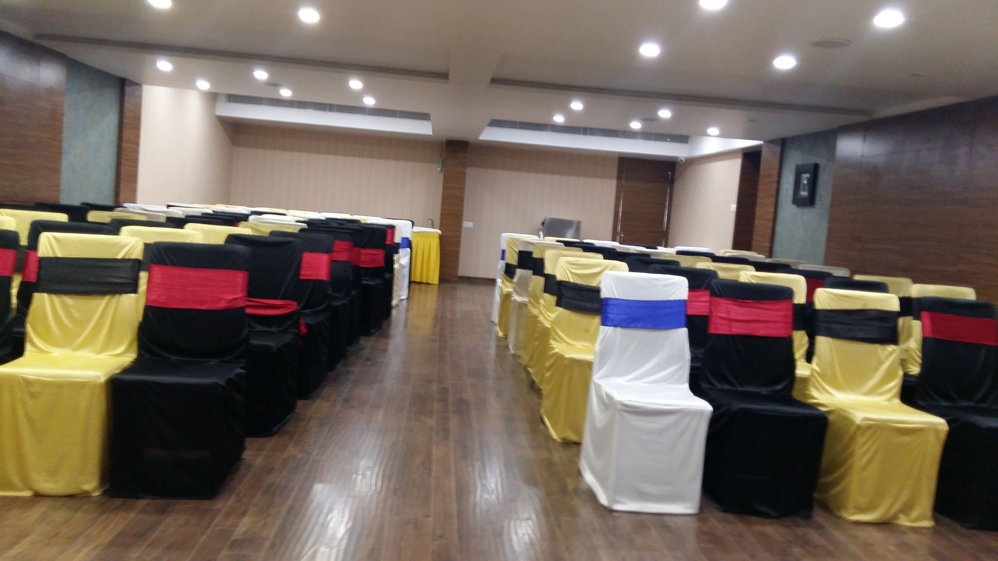 Pride Biznotel Vadodara Dış mekan fotoğraf