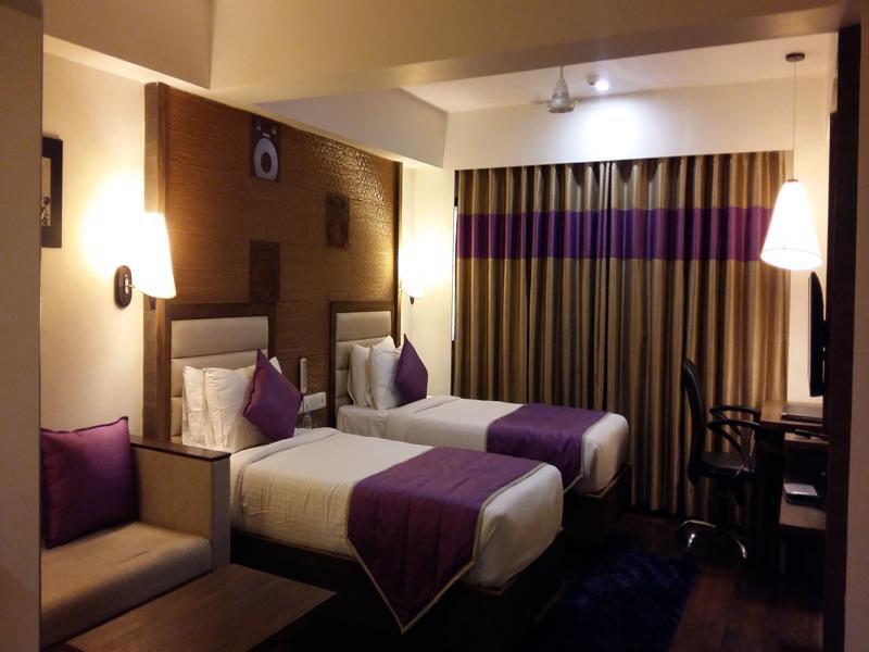 Pride Biznotel Vadodara Dış mekan fotoğraf