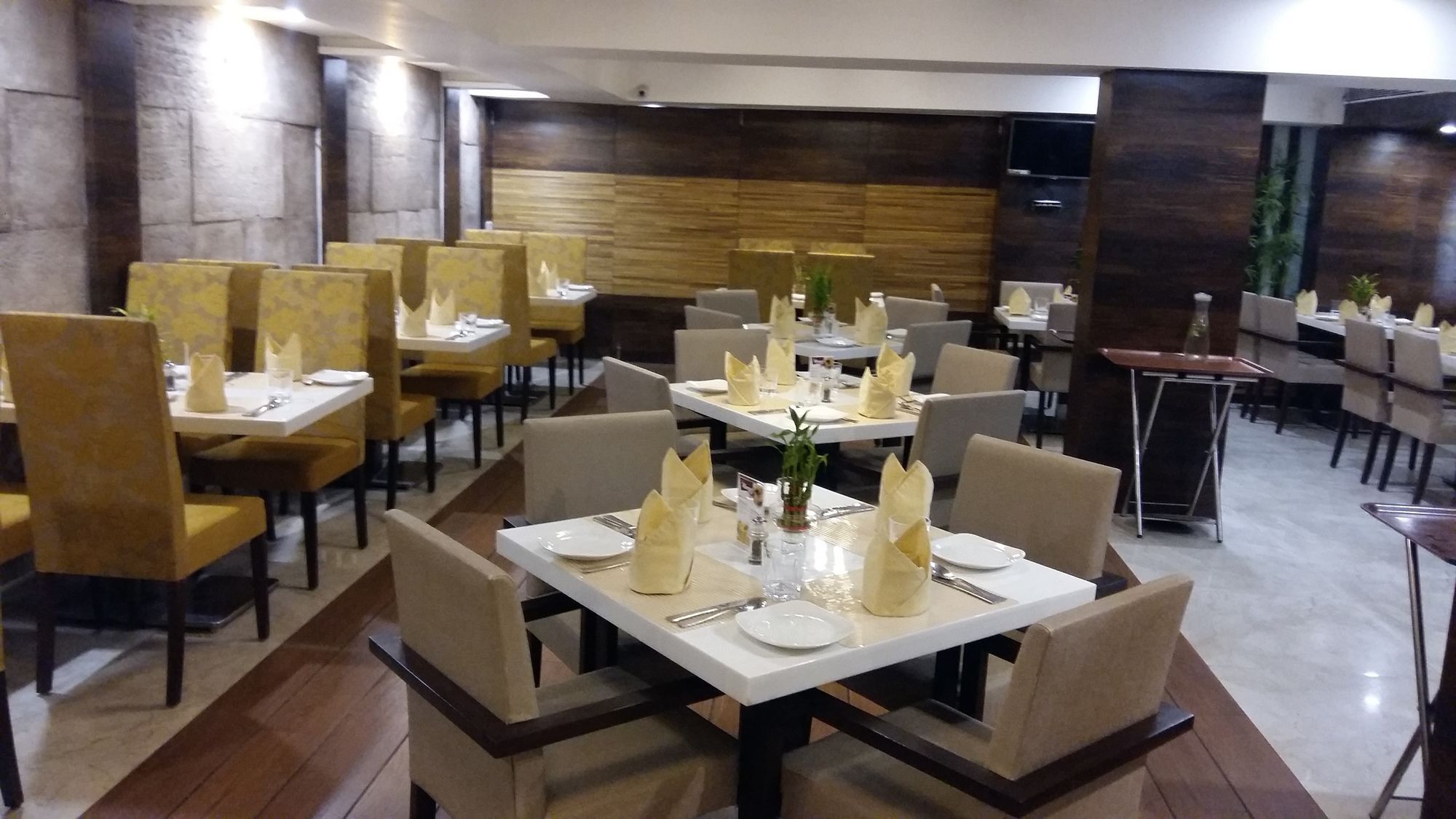 Pride Biznotel Vadodara Dış mekan fotoğraf