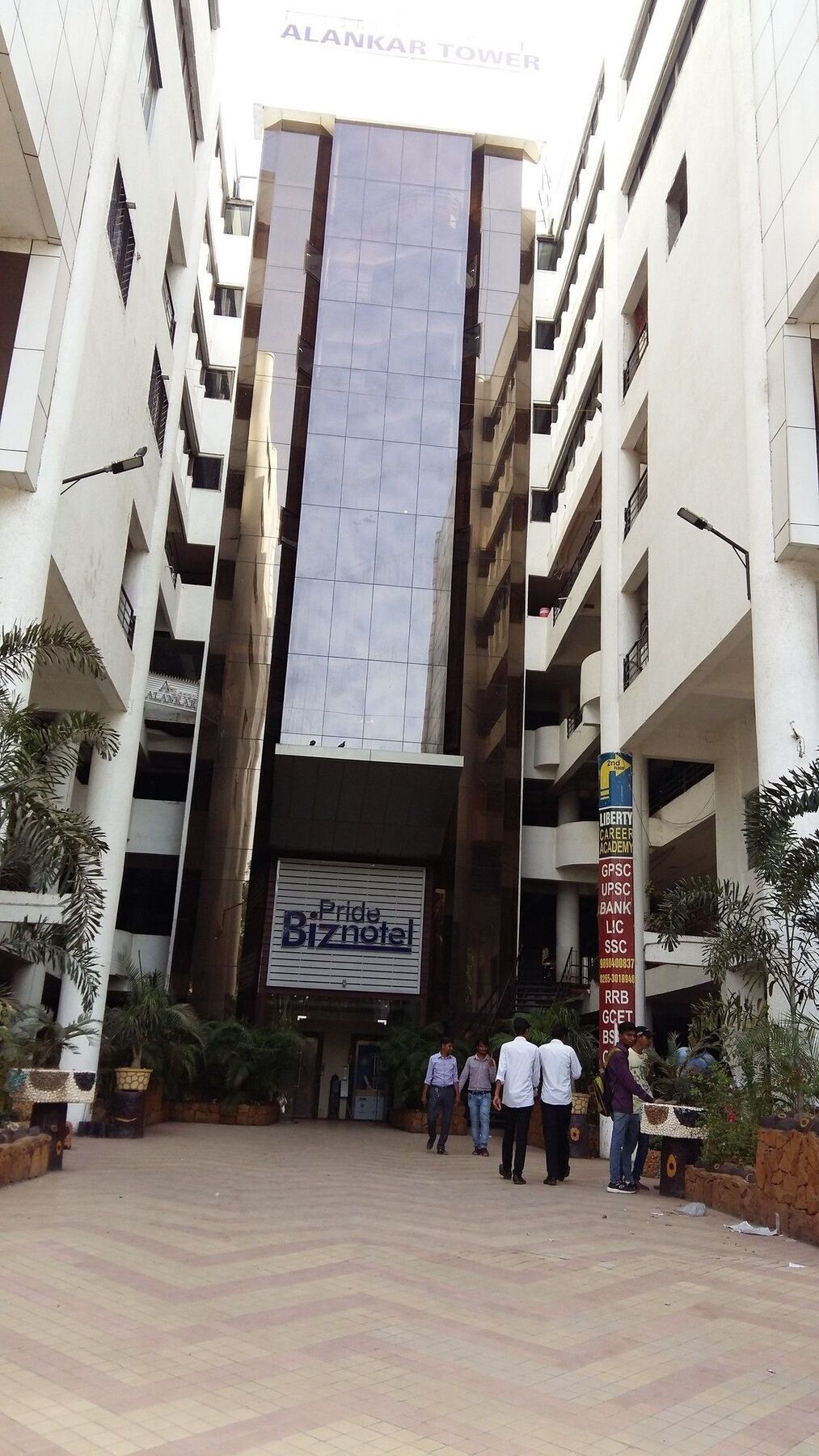 Pride Biznotel Vadodara Dış mekan fotoğraf