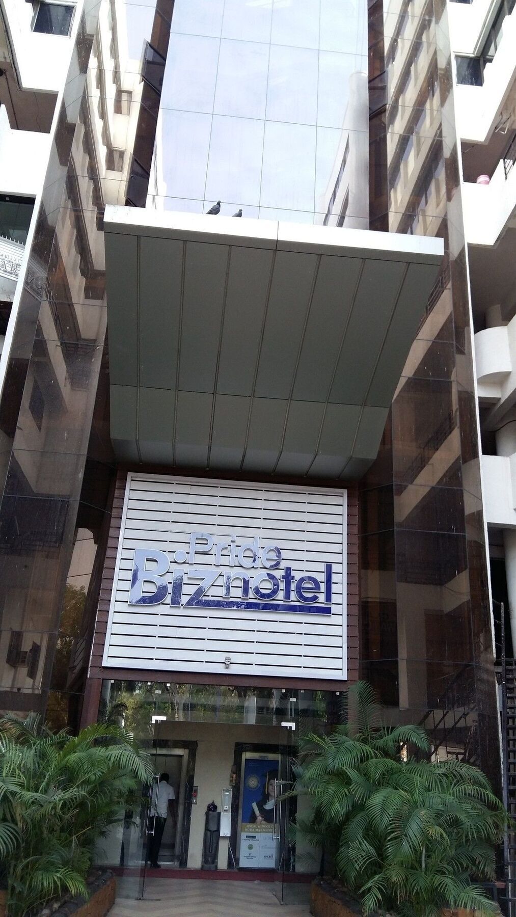 Pride Biznotel Vadodara Dış mekan fotoğraf