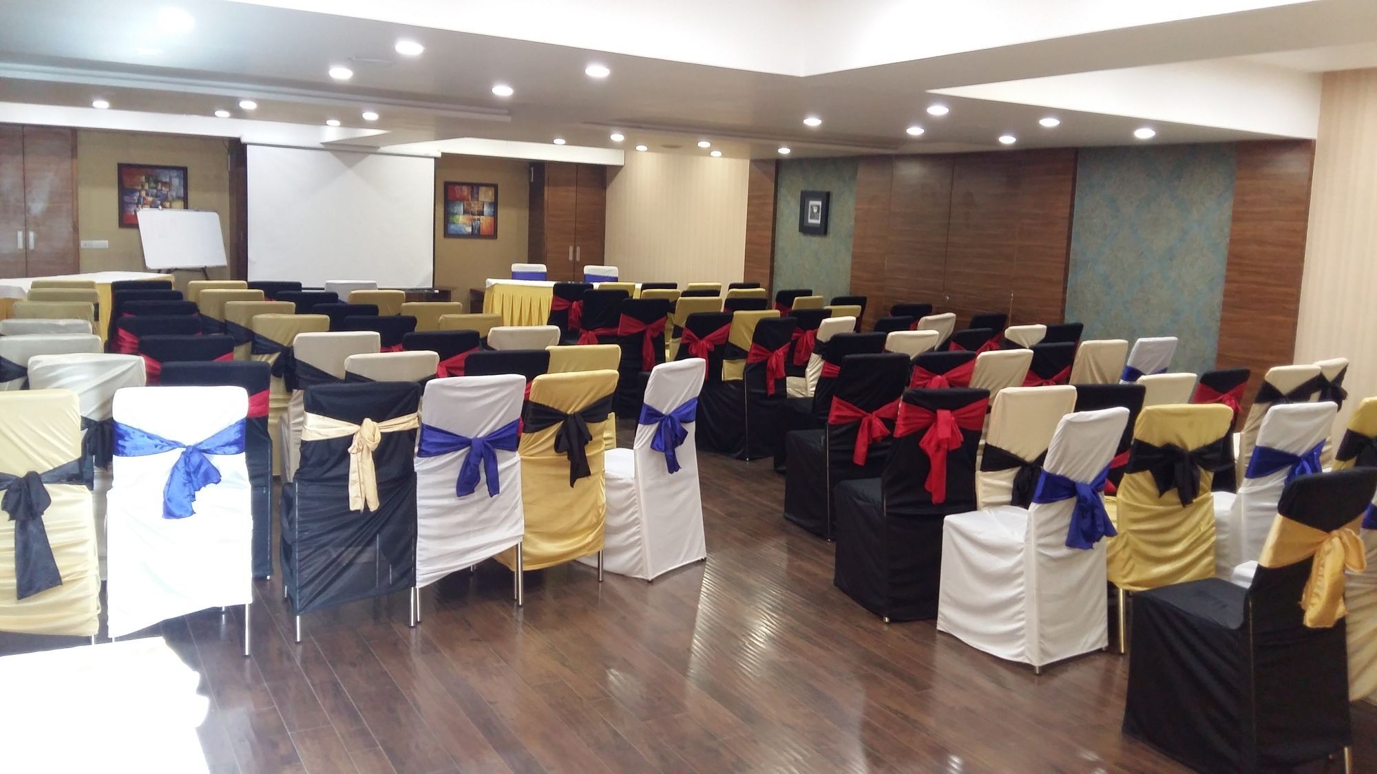 Pride Biznotel Vadodara Dış mekan fotoğraf