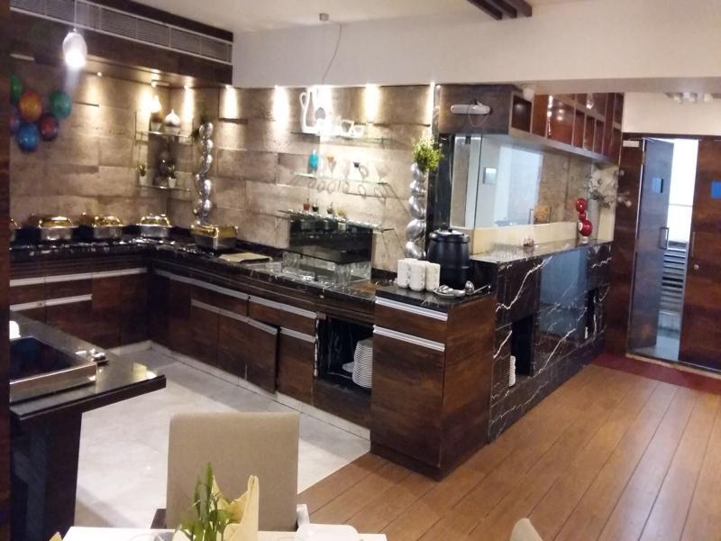Pride Biznotel Vadodara Dış mekan fotoğraf